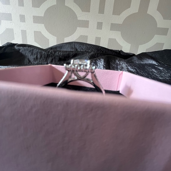 Princess cut Lab created White Sapphire set in Sterling Silver - Picture 9 of 10